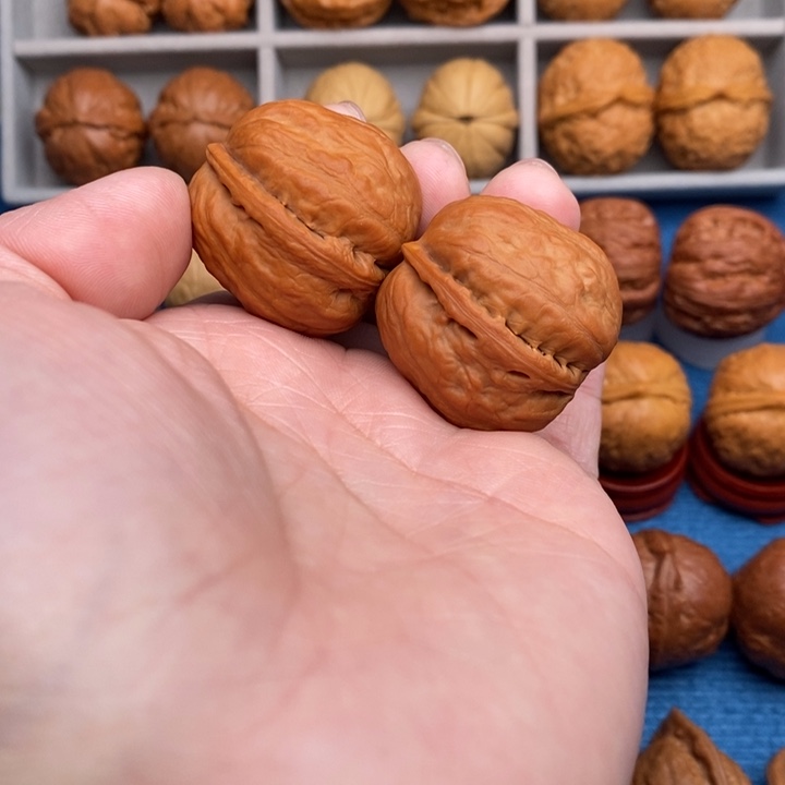 文玩核桃把件至尊蟾