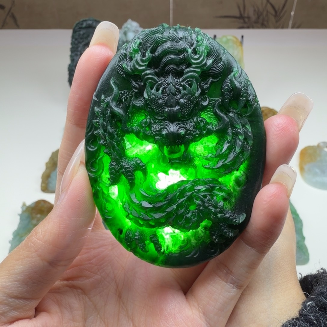 定制翡翠未镶嵌龙牌