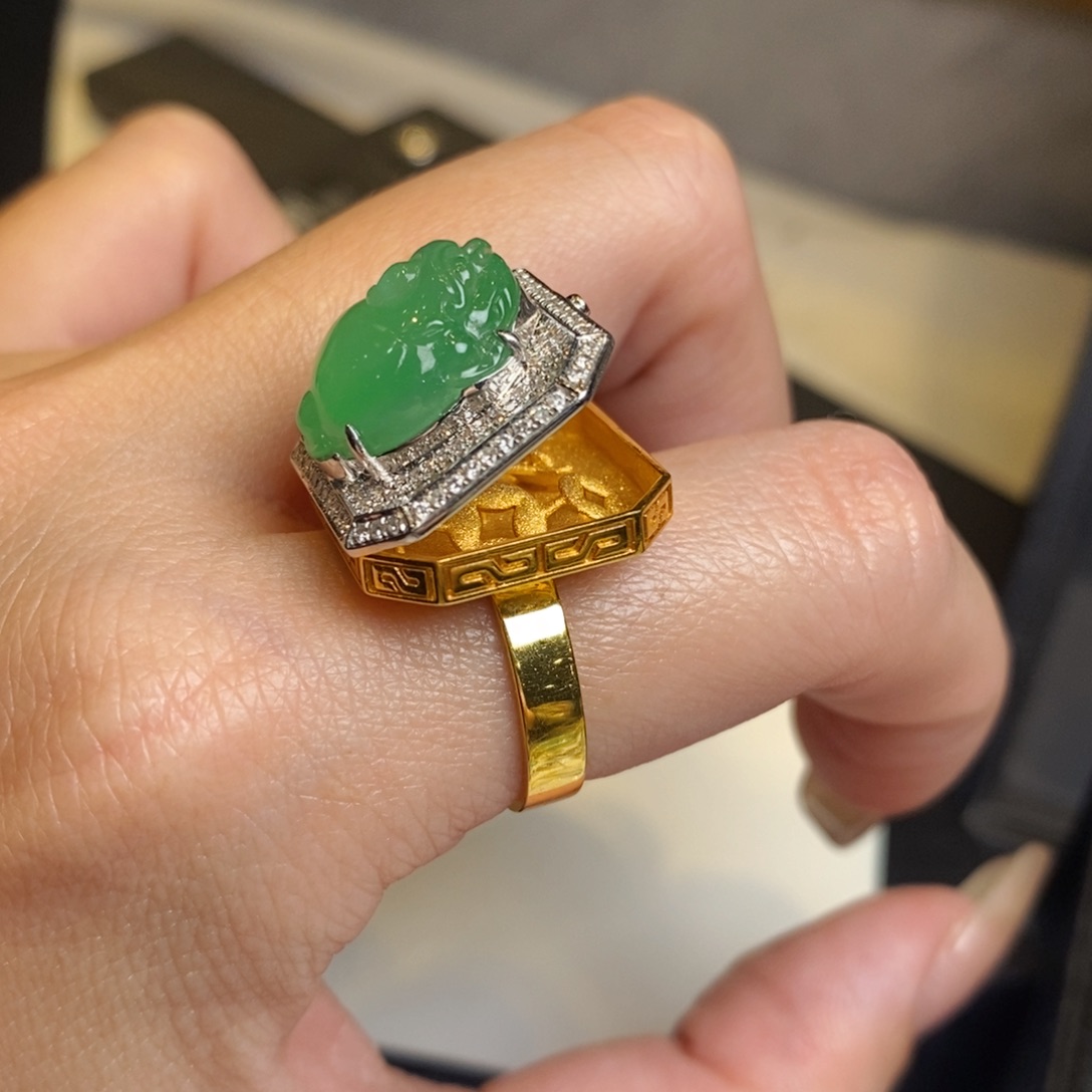 翡翠戒指18K金镶嵌三脚金蟾