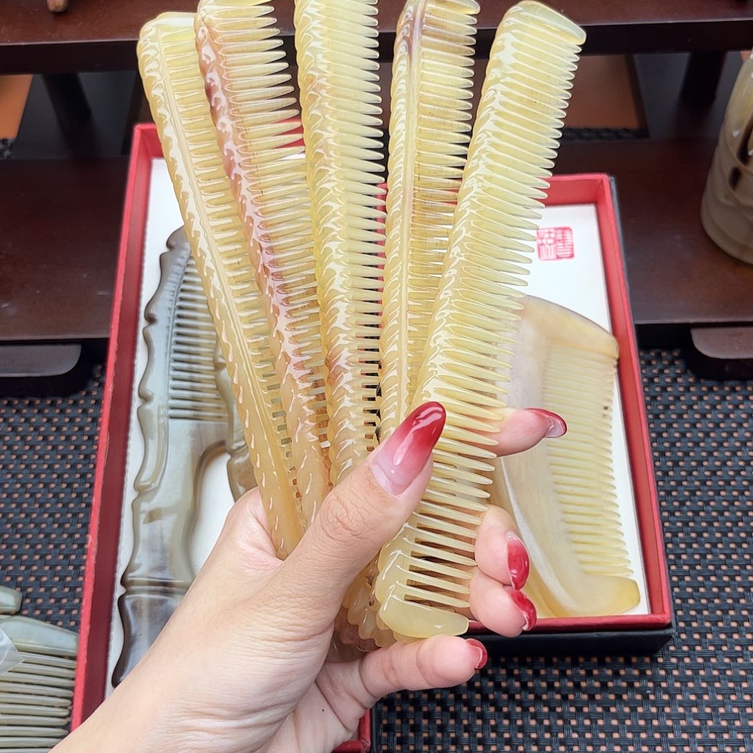纯手工制作纯牛角梳子