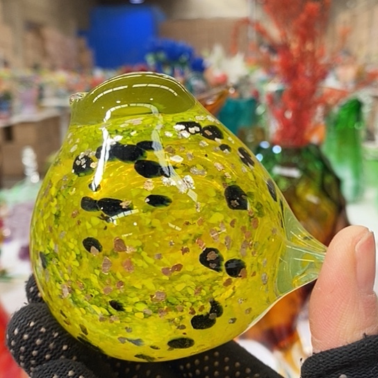 琉璃花瓶高4厘米宽6厘米