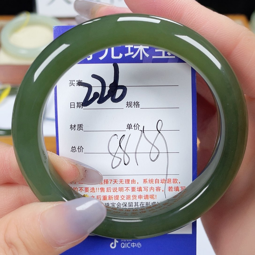 和田玉手镯未镶嵌