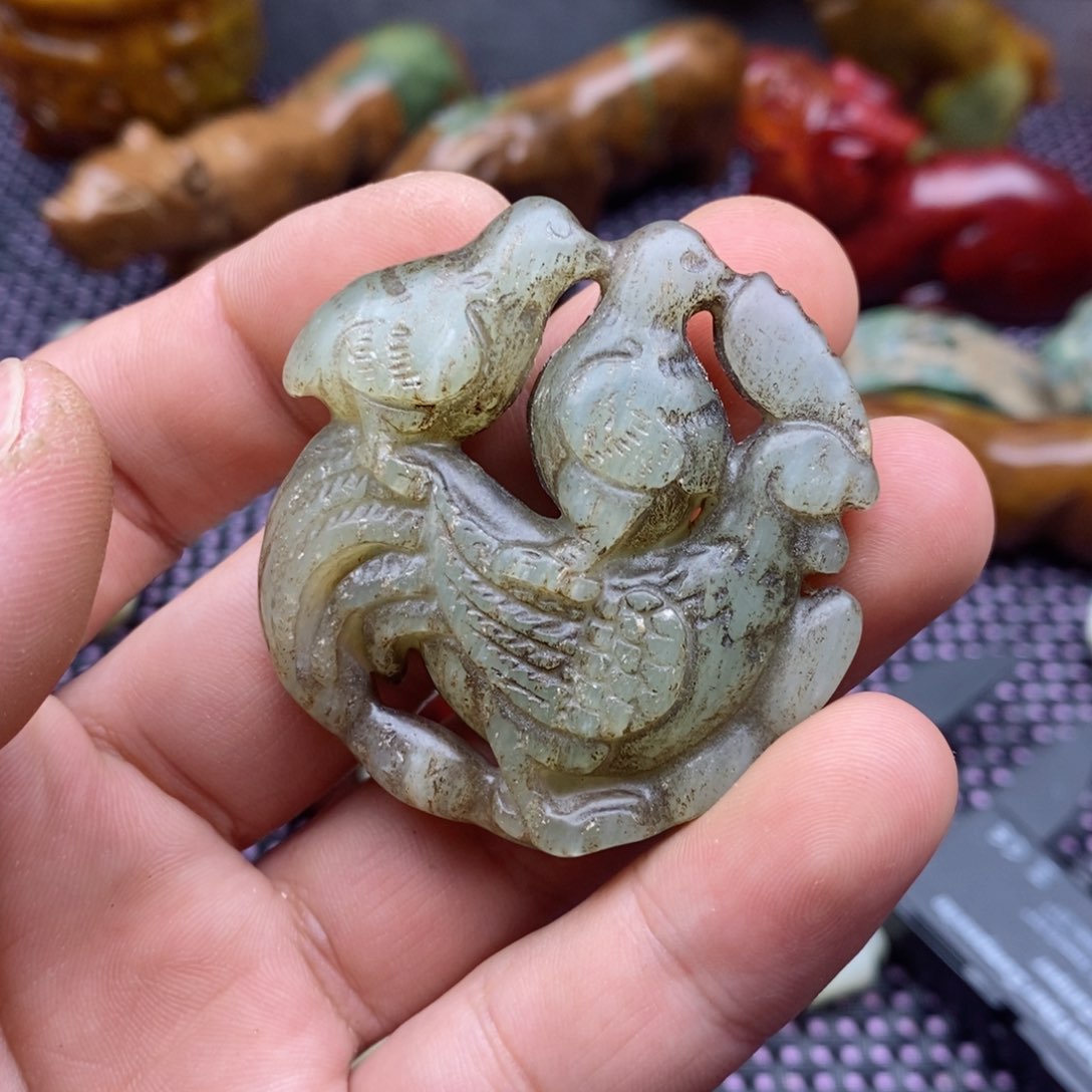 蛇纹石玉颈饰未镶嵌
