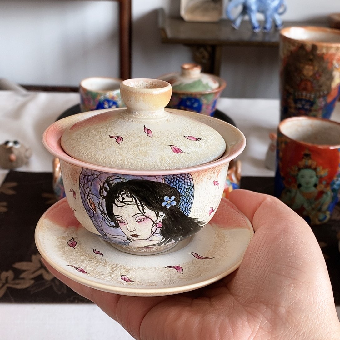 手工手绘美女蛇盖碗