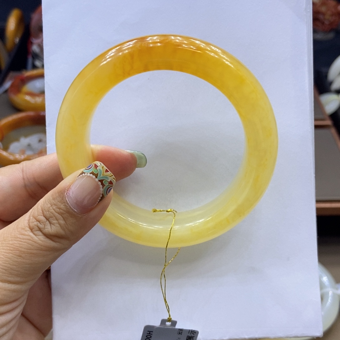 用***3石英质玉（黄龙玉）未镶嵌手镯