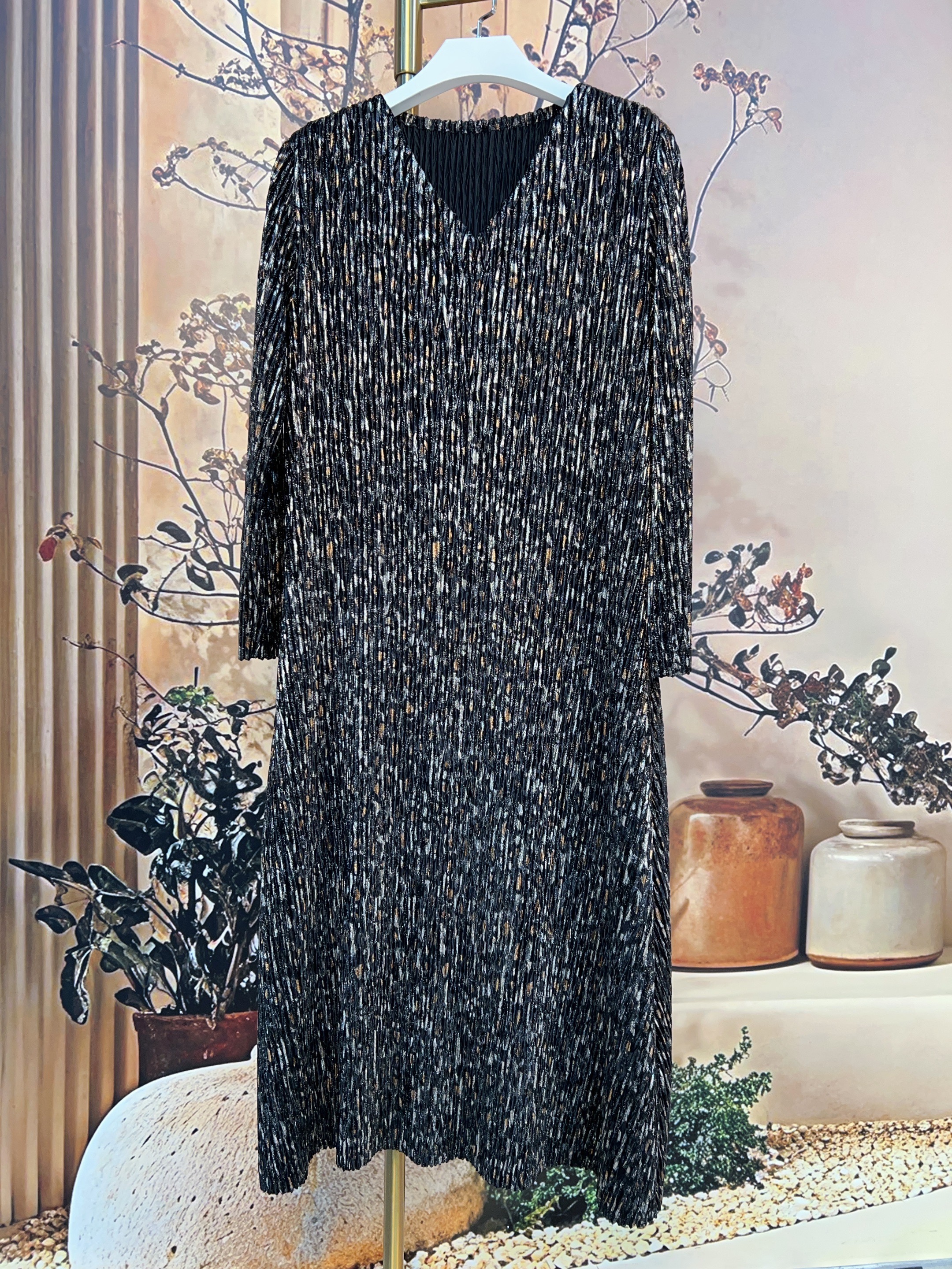 高定轻奢设计师连衣裙优雅高弹显贵气质百搭遮肉显瘦度假风SZ7058