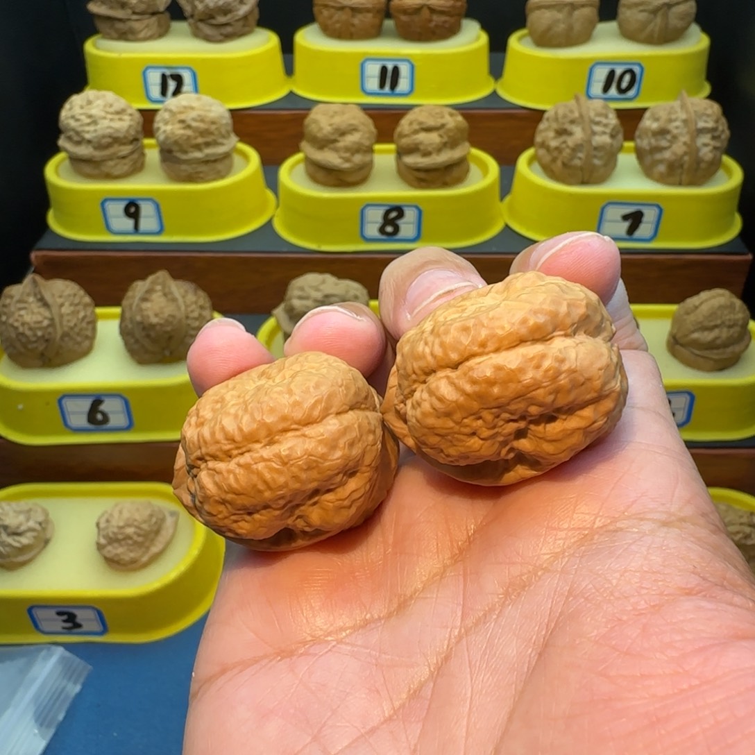 非***业桃核把件大羊头蟾