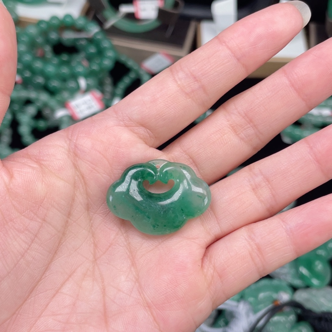 石英质玉（非洲翠）未镶嵌颈饰