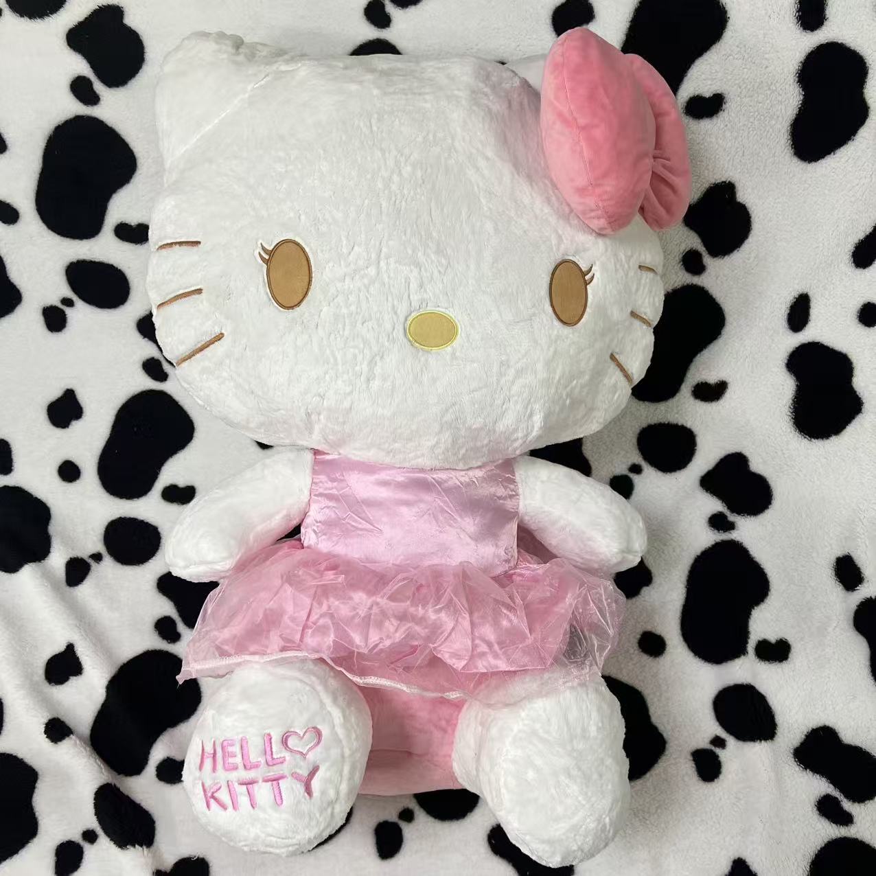 正版可爱凯蒂猫毛绒公仔玩偶女生生日节日礼物抱枕