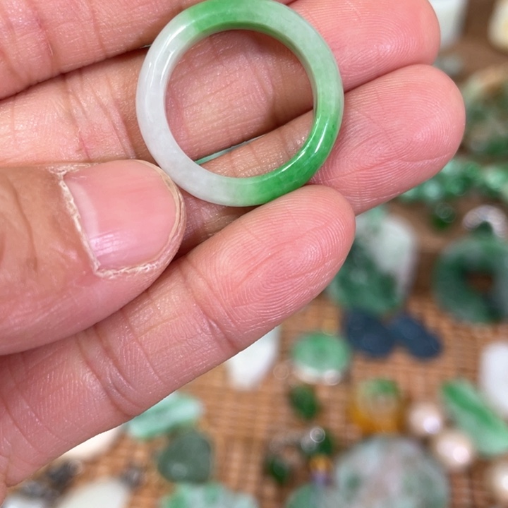 翡翠戒指未镶嵌漂亮8888888888