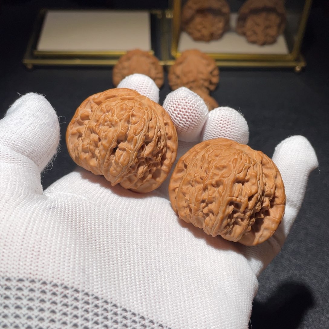 文玩核桃吊坠43闷白