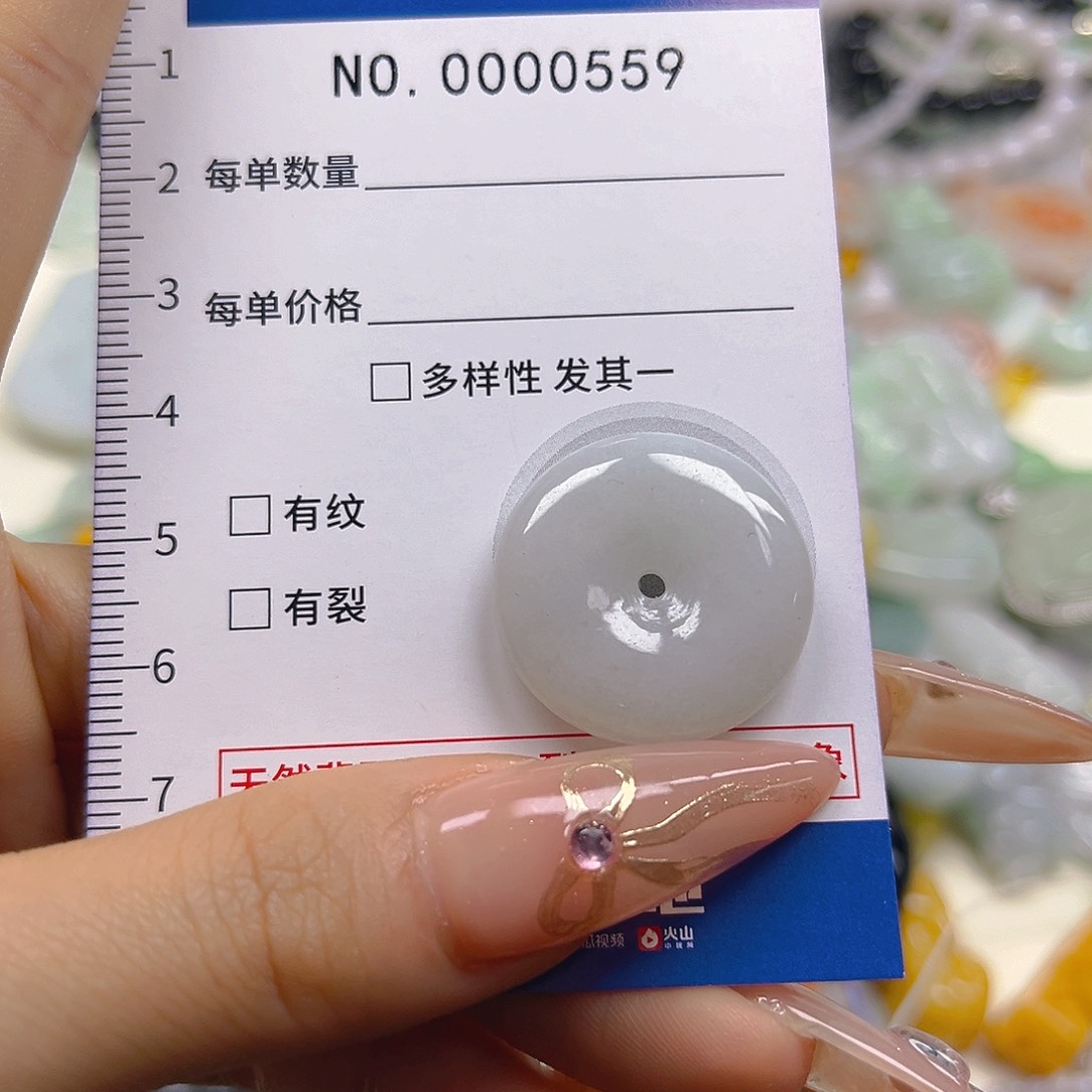 翡翠未镶嵌颈饰hhh