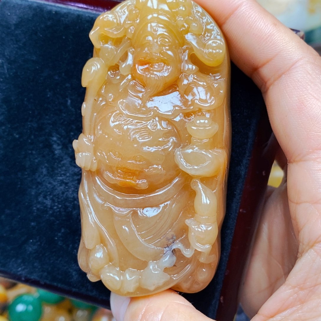 石英质玉（黄龙玉）颈饰未镶嵌