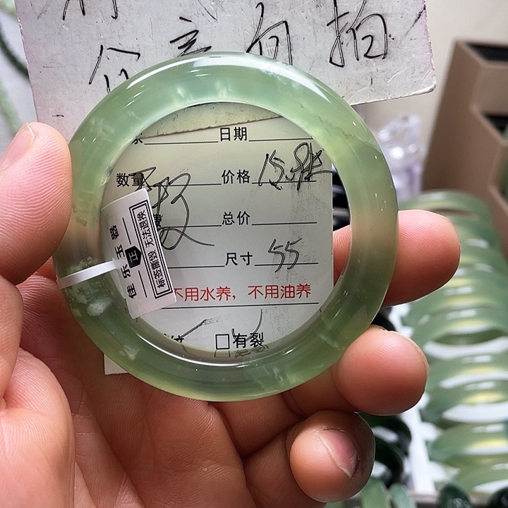 蛇纹石玉手镯未镶嵌