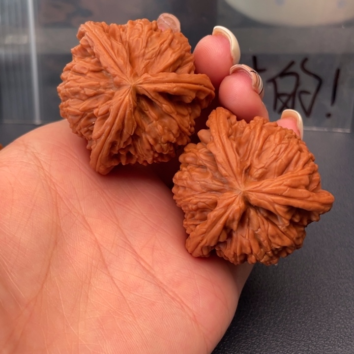秦***人文玩核桃吊坠白狮子