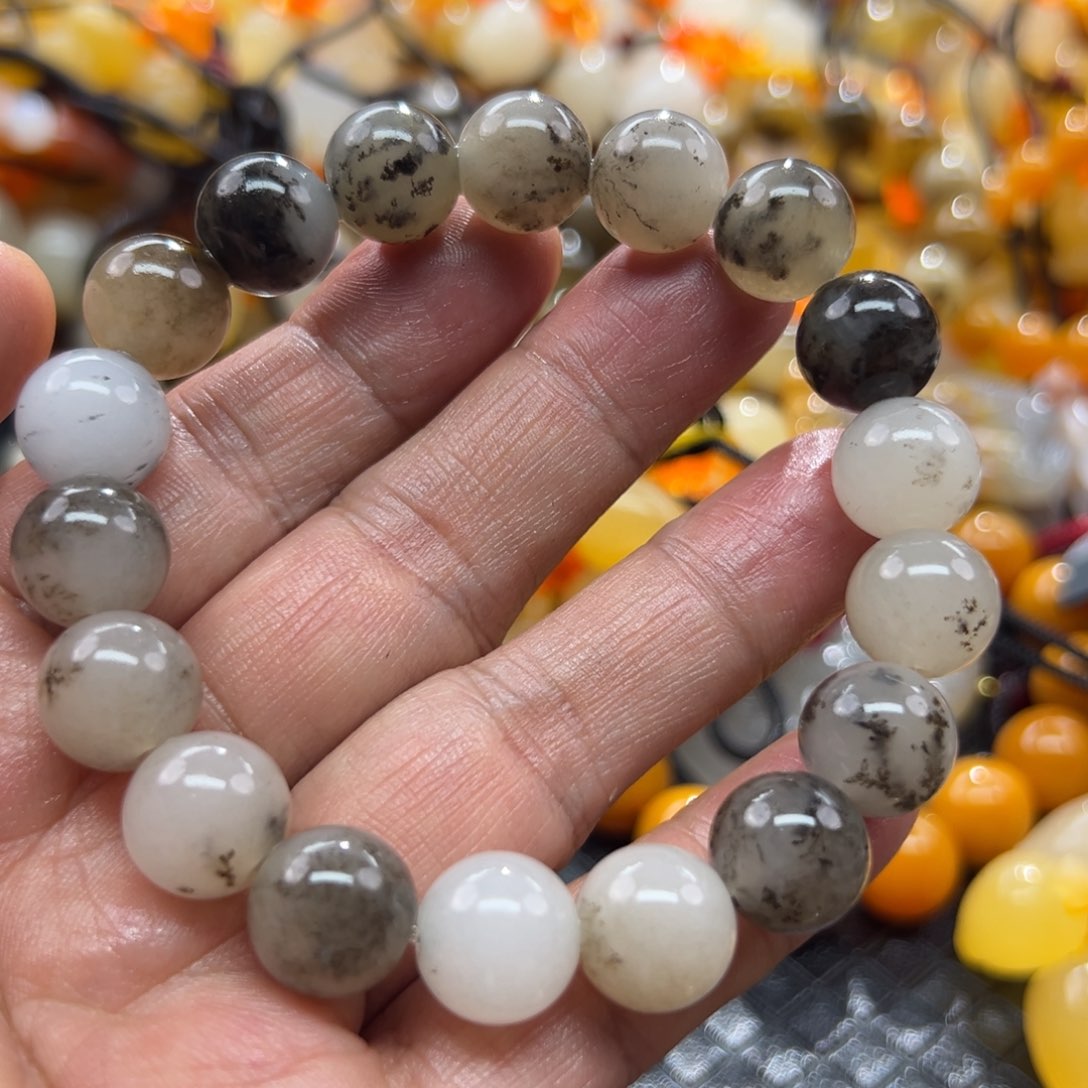 石英质玉未镶嵌颈饰