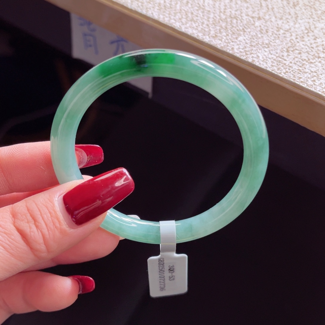 翡翠手镯未镶嵌手镯