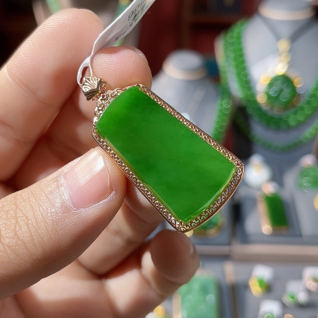 和田玉（碧玉）吊坠18K金镶嵌