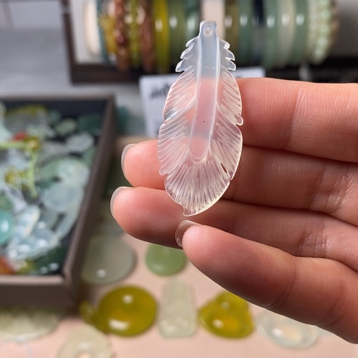 蛇纹石玉颈饰未镶嵌