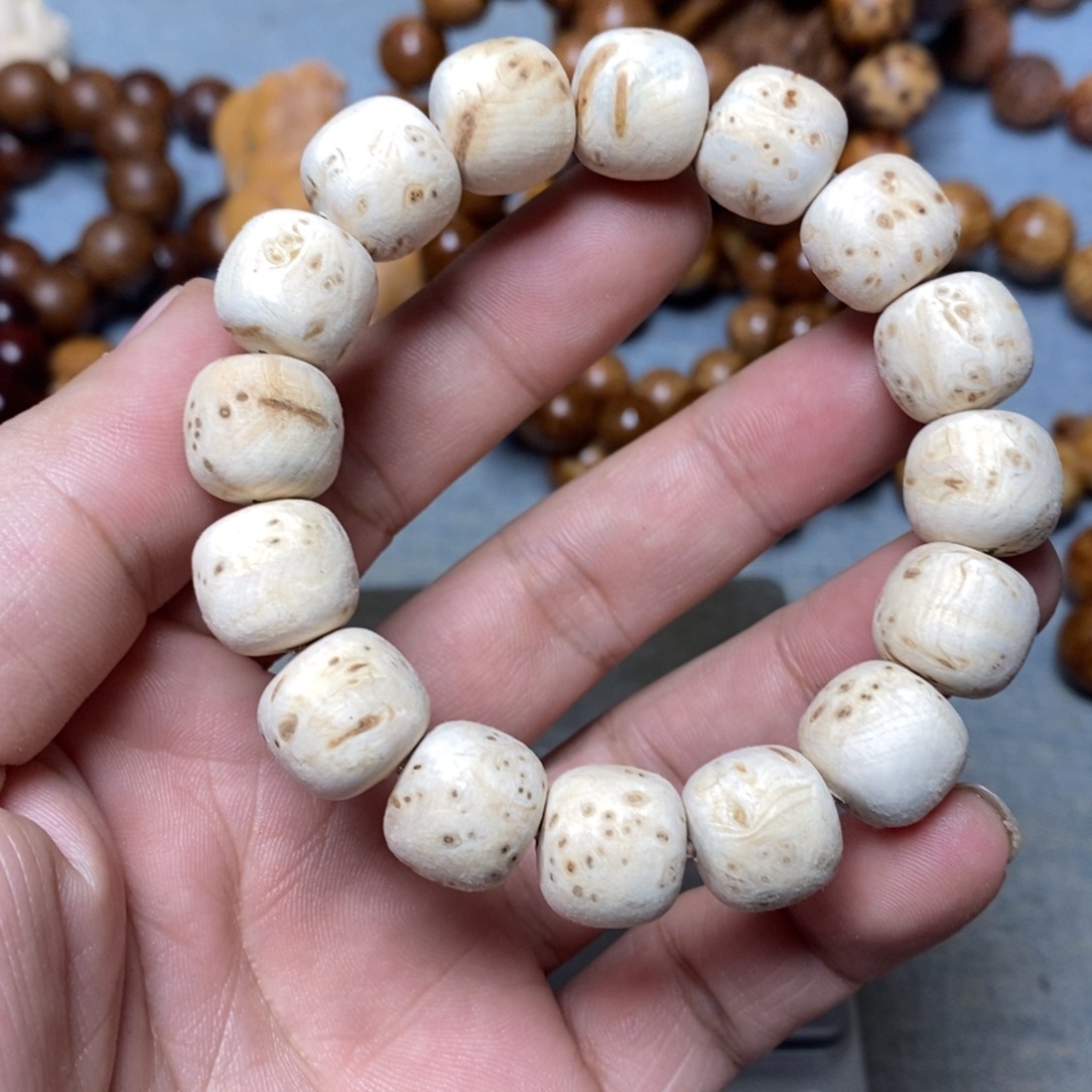 柏木（崖柏）无事牌白皮1314瘤疤