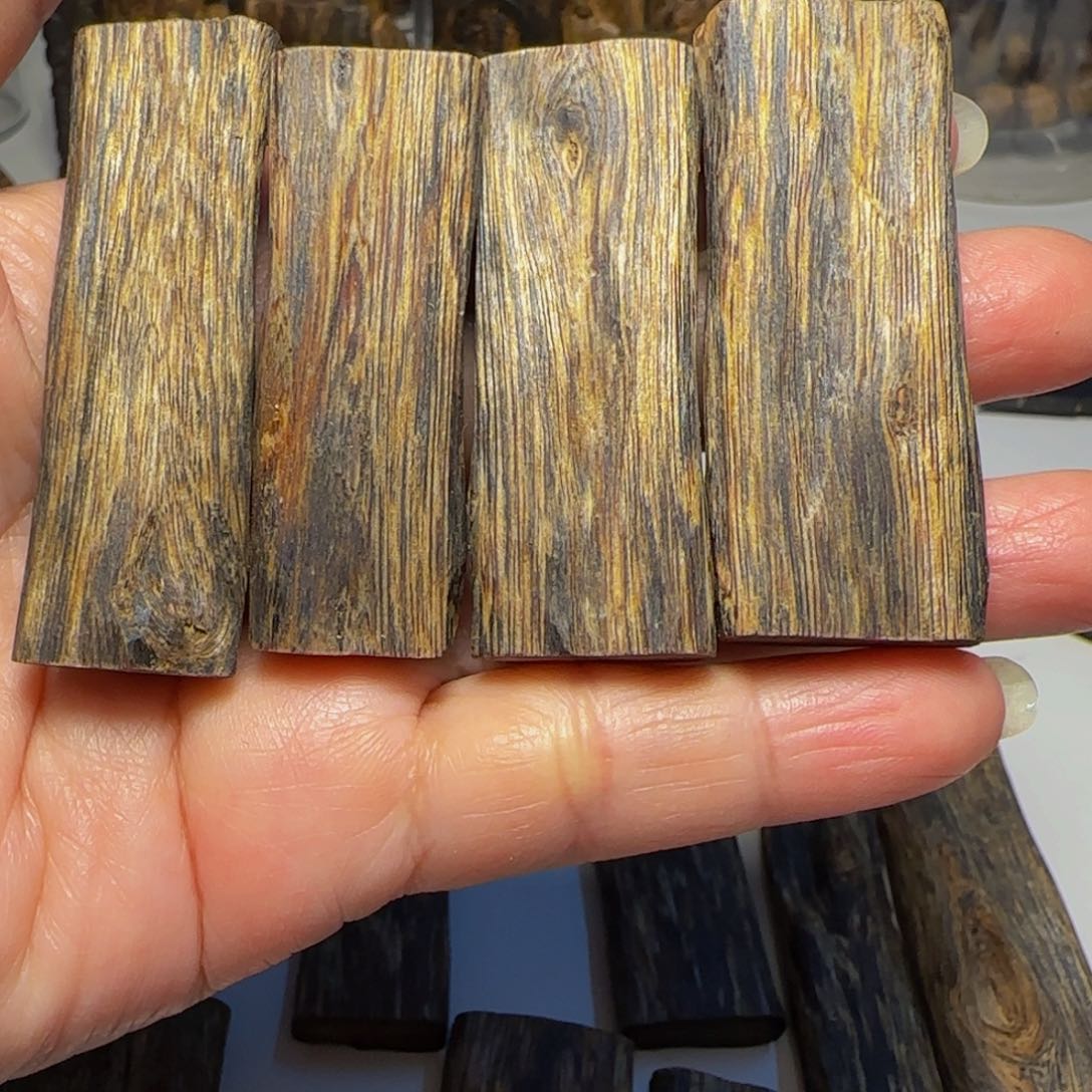 木子**卯小挂件4个23.6克