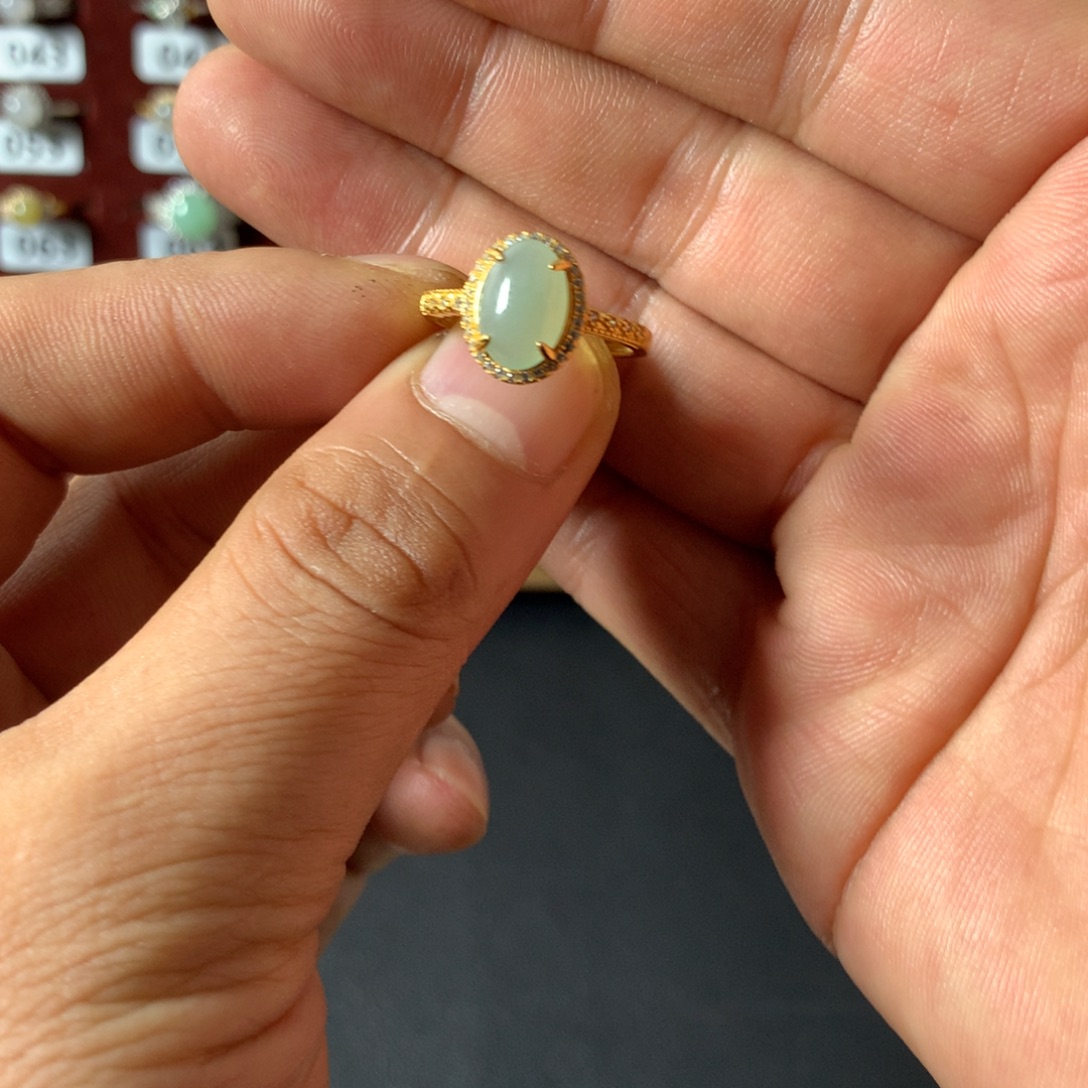 瞇***i翡翠未镶嵌戒指50