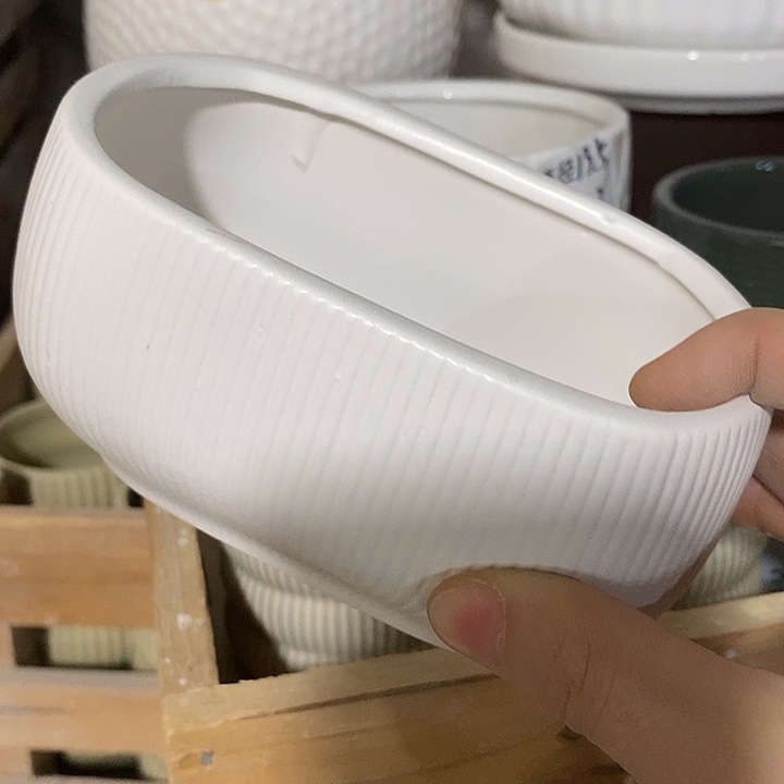 陶盆有孔 瑕疵针孔漏釉介意勿拍外口 13*8外高7.5