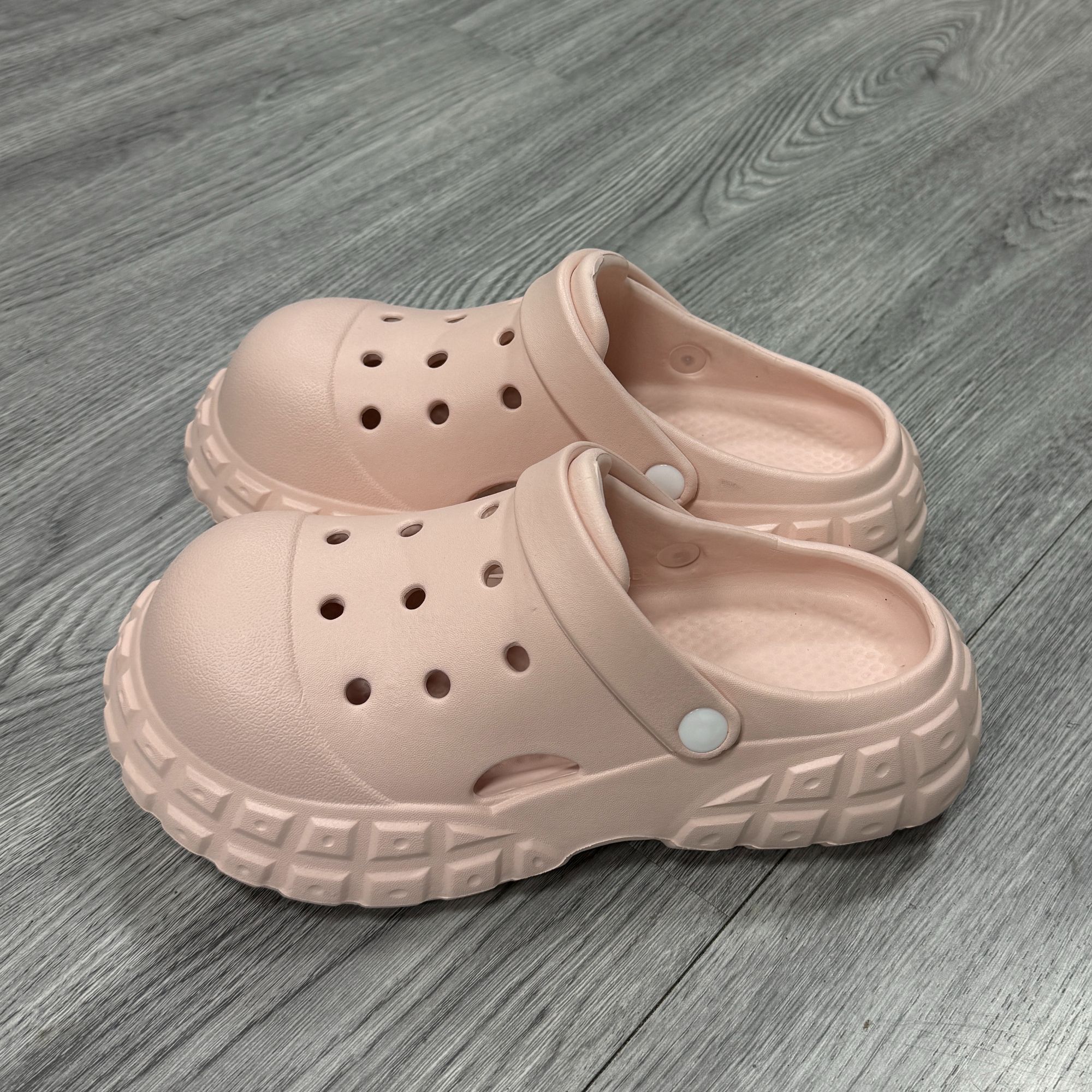 【福利】品牌同款轮胎底洞洞鞋女一双5066