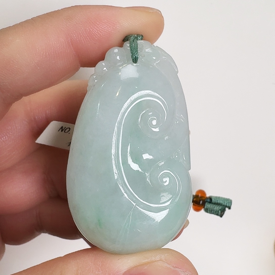 翡翠颈饰未镶嵌如意