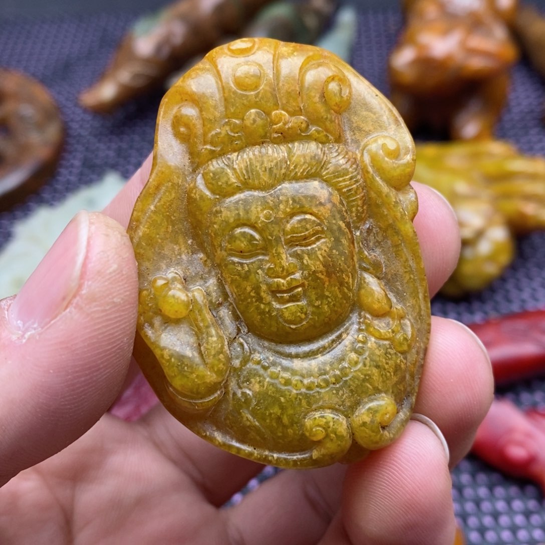 蛇纹石玉颈饰未镶嵌