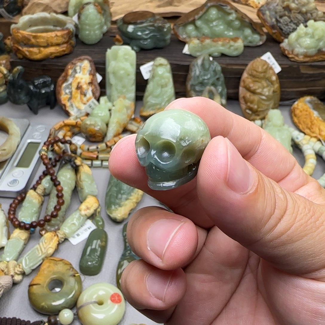 岫岩河磨玉（透闪石质玉）未镶嵌珠宝奇石