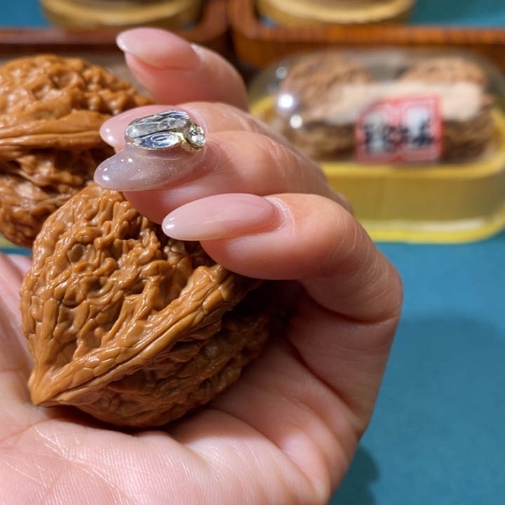 文玩核桃吊坠同**里虎头王