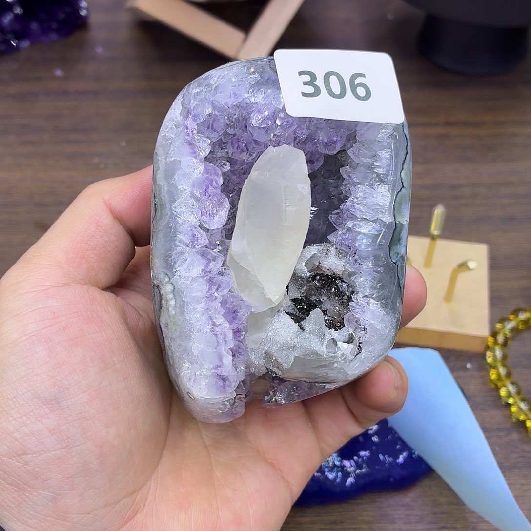 紫晶未镶嵌大型摆件（非配饰）