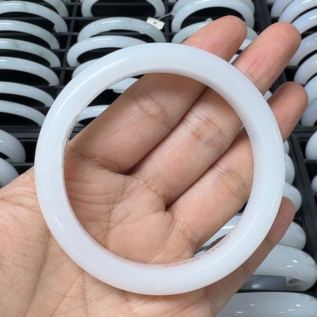 石英质玉手镯未镶嵌五***^