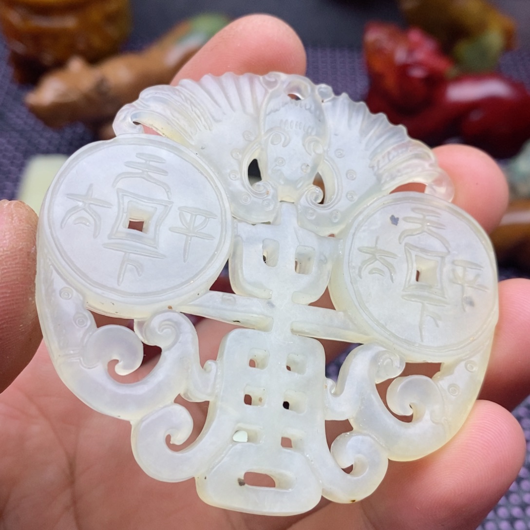 蛇纹石玉颈饰未镶嵌