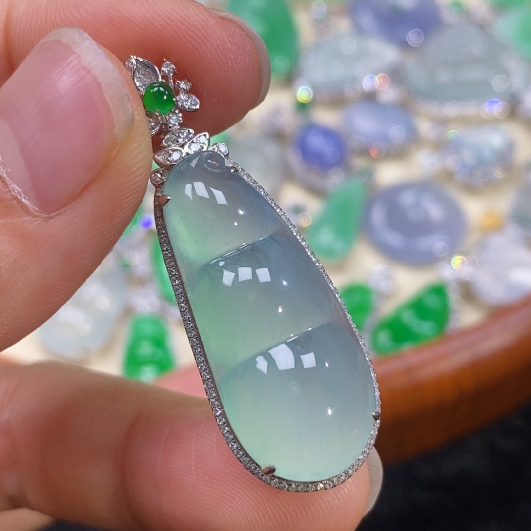 翡翠18K金镶嵌吊坠(赠链)