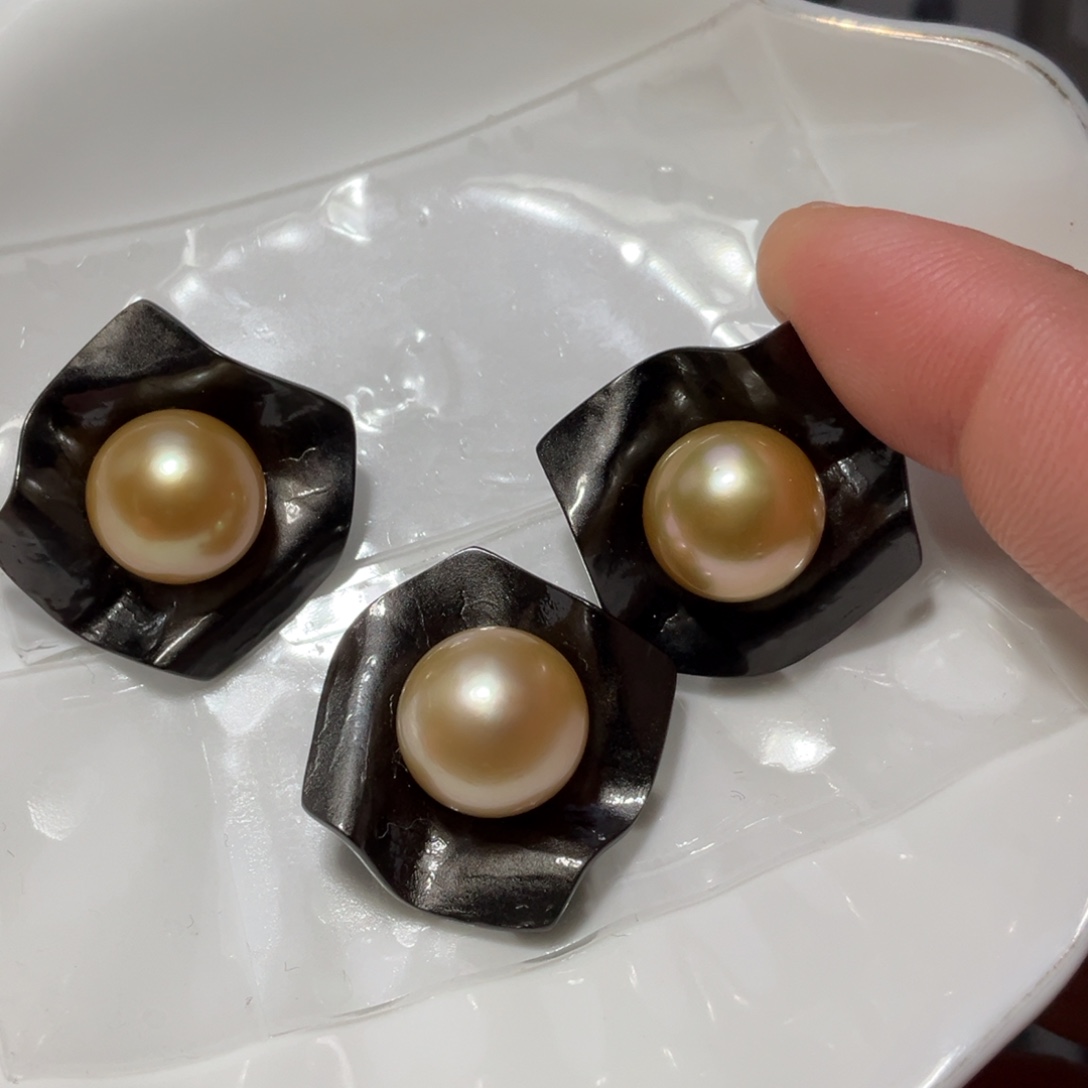 嗯***哼银S925镶嵌海水珍珠耳饰