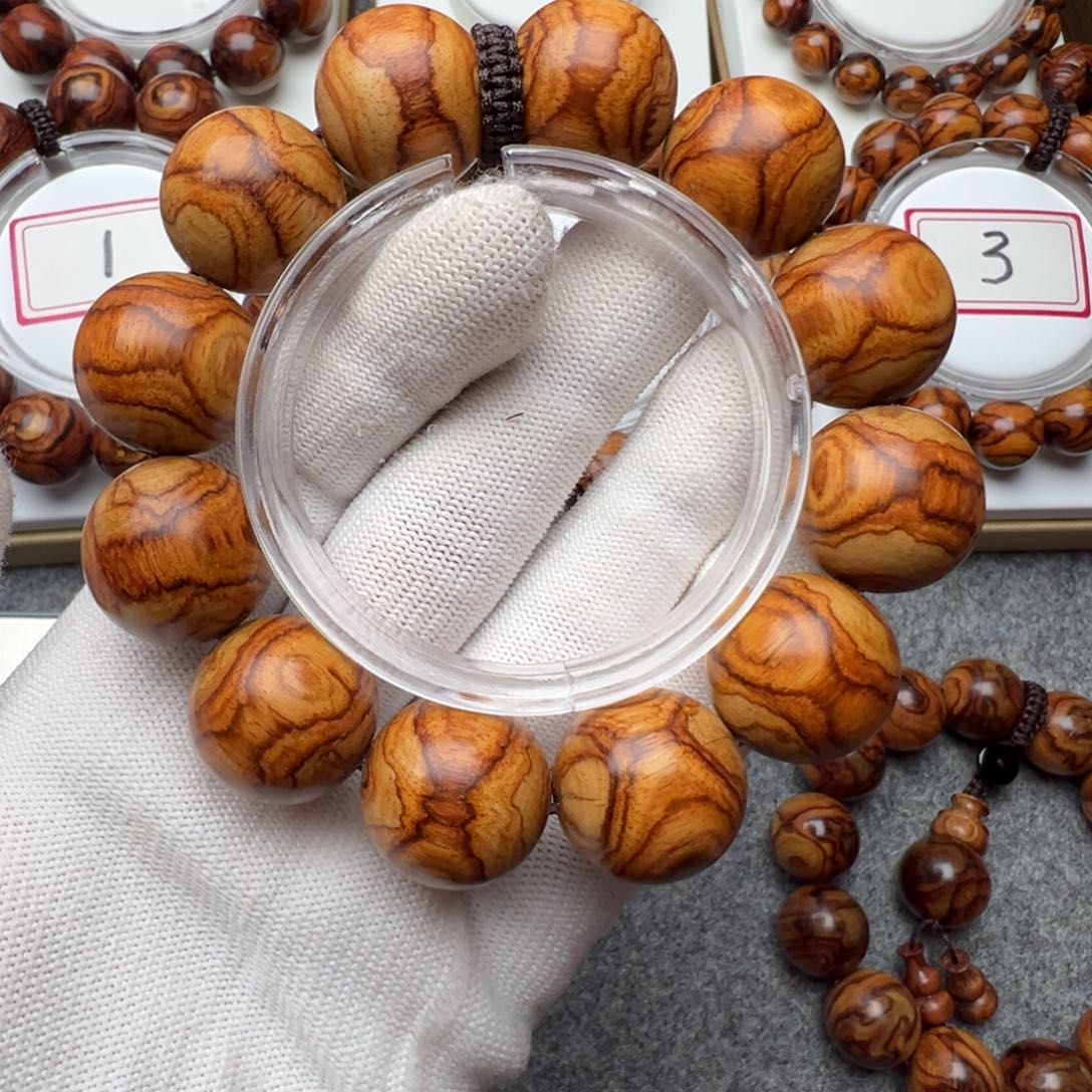 龍****手串/手链黄花梨/降香黄檀2.0黄花梨黄金底对眼鬼脸手串