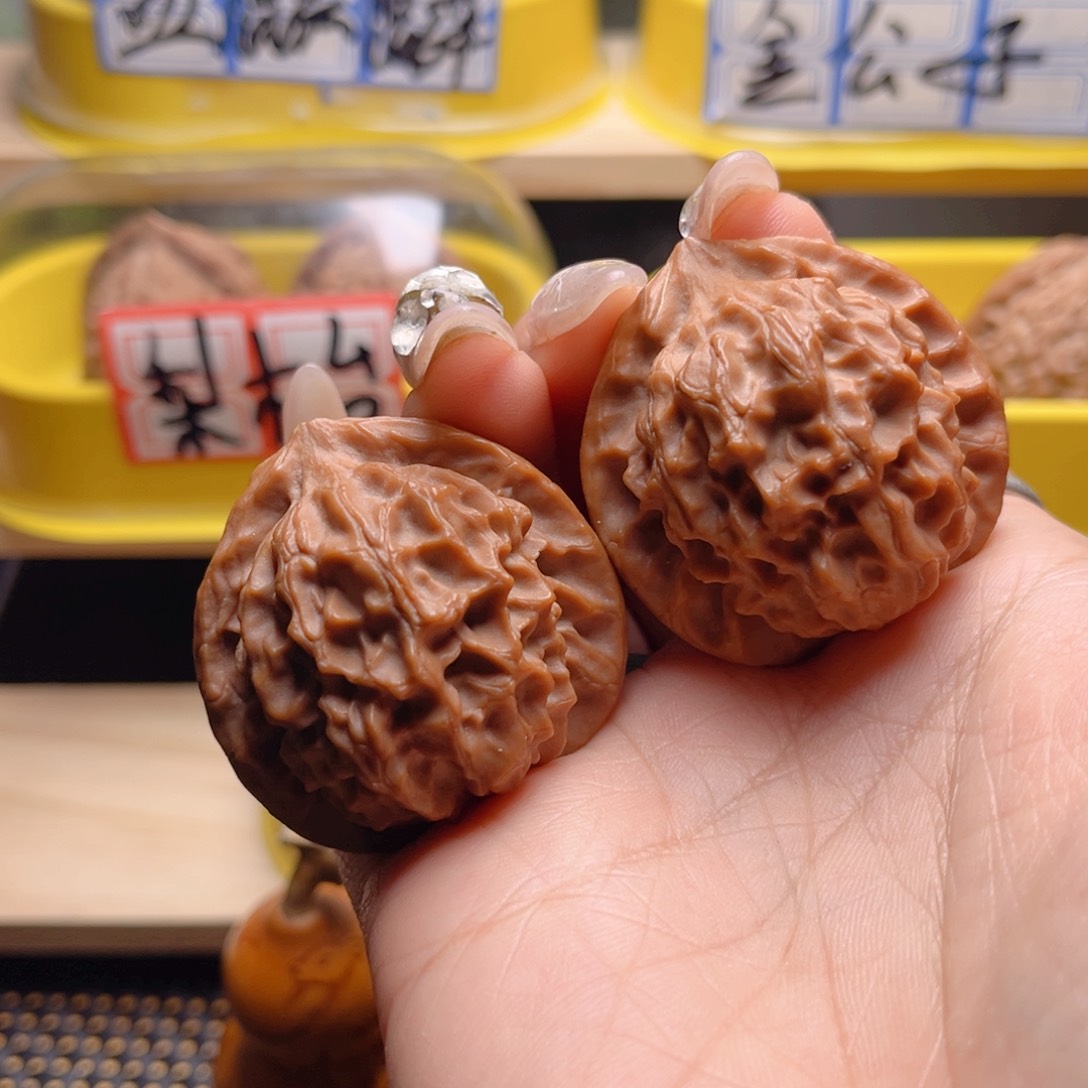 文玩核桃把件吃**陈龙鳞