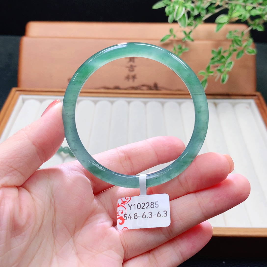 未镶嵌手镯（圆镯）翡翠