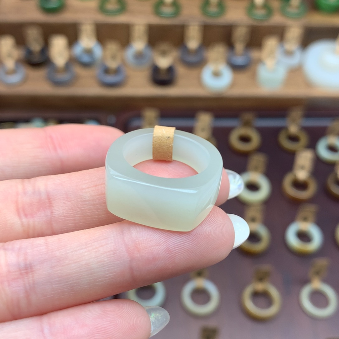 和田玉戒指未镶嵌