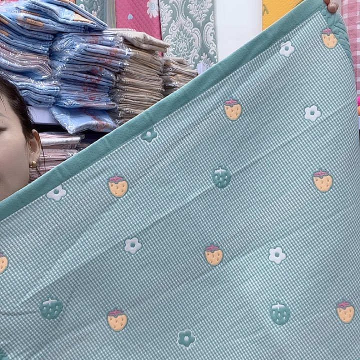 棉绿色小草莓纯棉