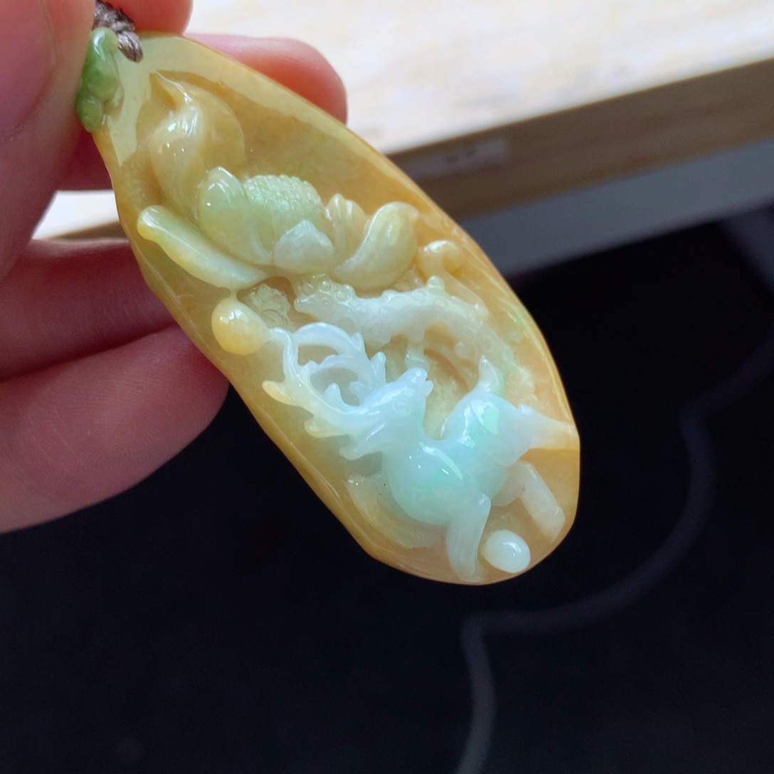 翡翠颈饰未镶嵌吊坠