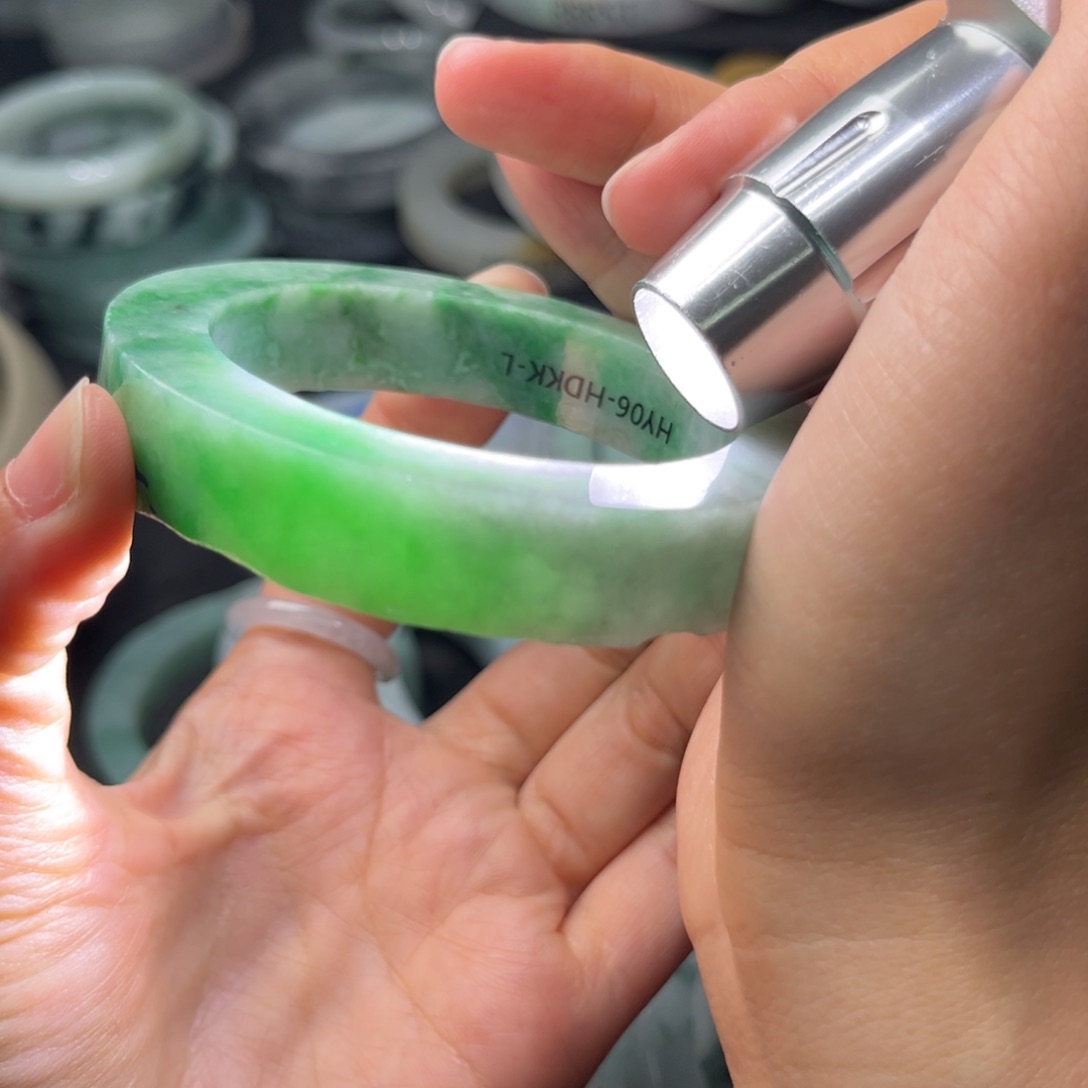 定制翡翠翡翠手镯未镶嵌翡翠手镯