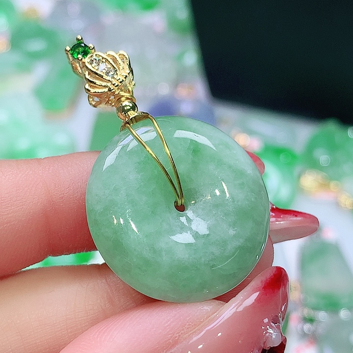 翡翠未镶嵌颈饰翡翠