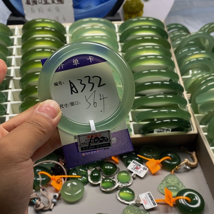 心***提蛇纹石玉未镶嵌手镯