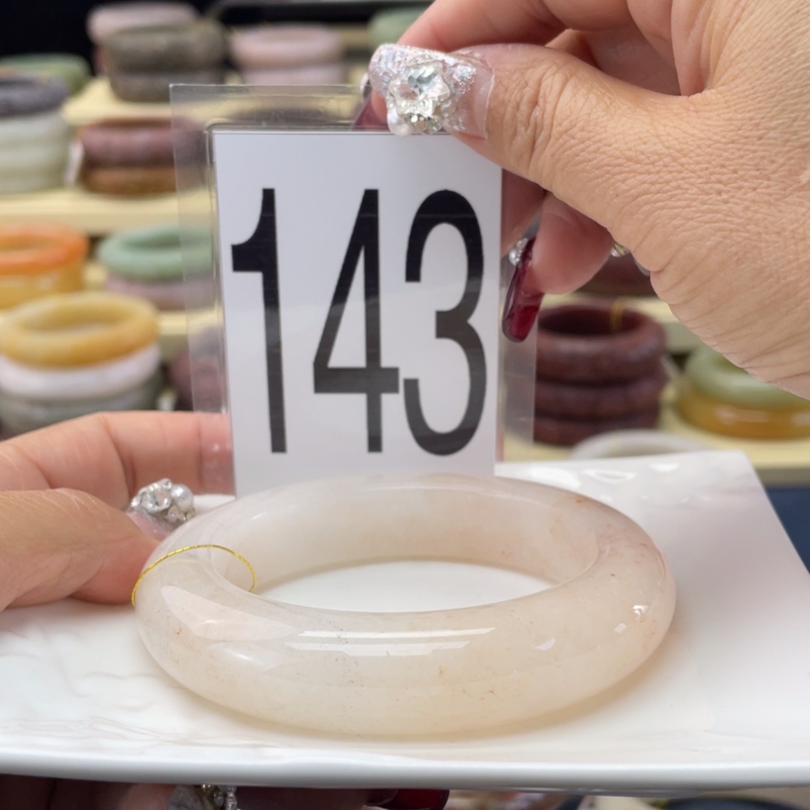 【闪购商品】石英质玉手镯未镶嵌