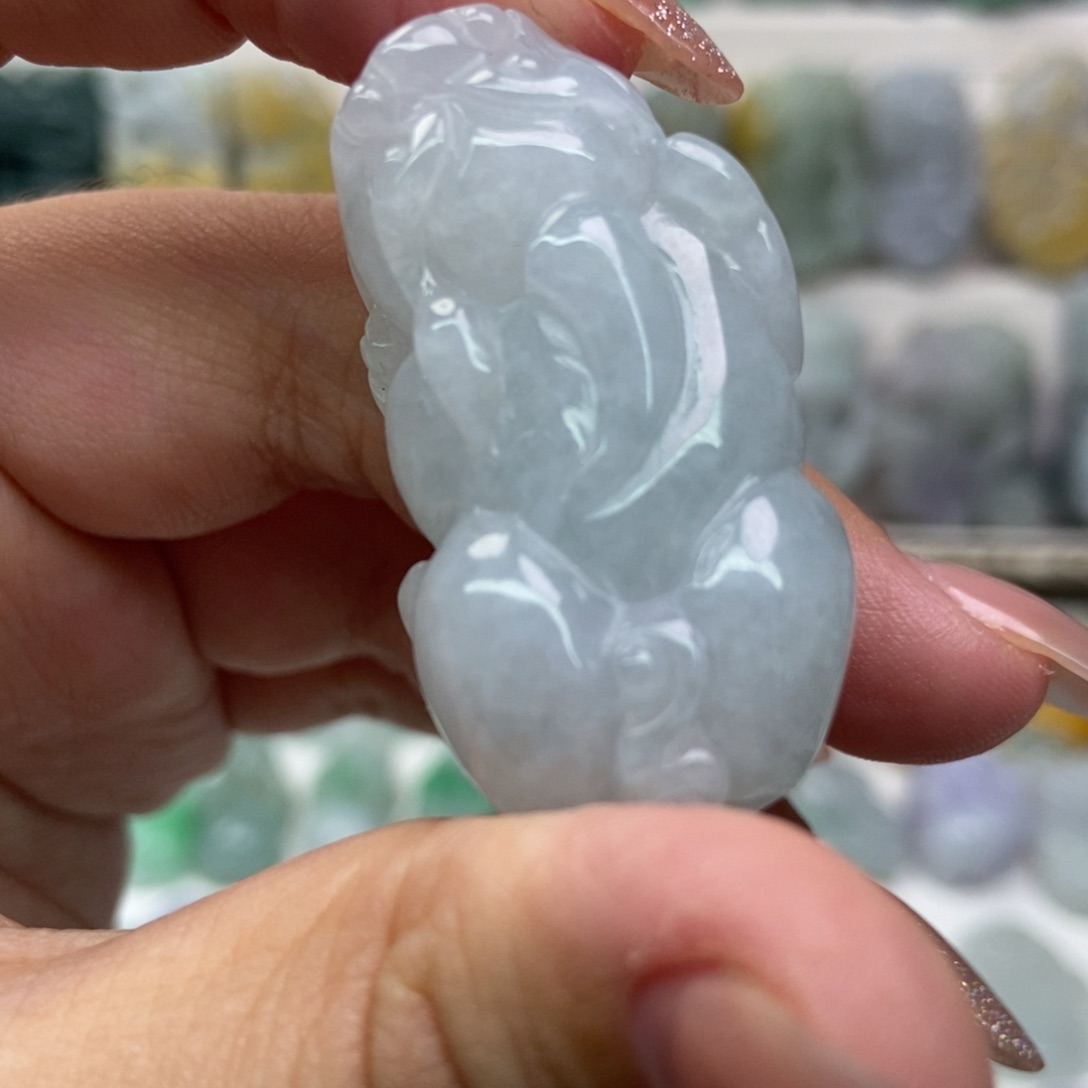 翡翠未镶嵌吊坠(赠链)
