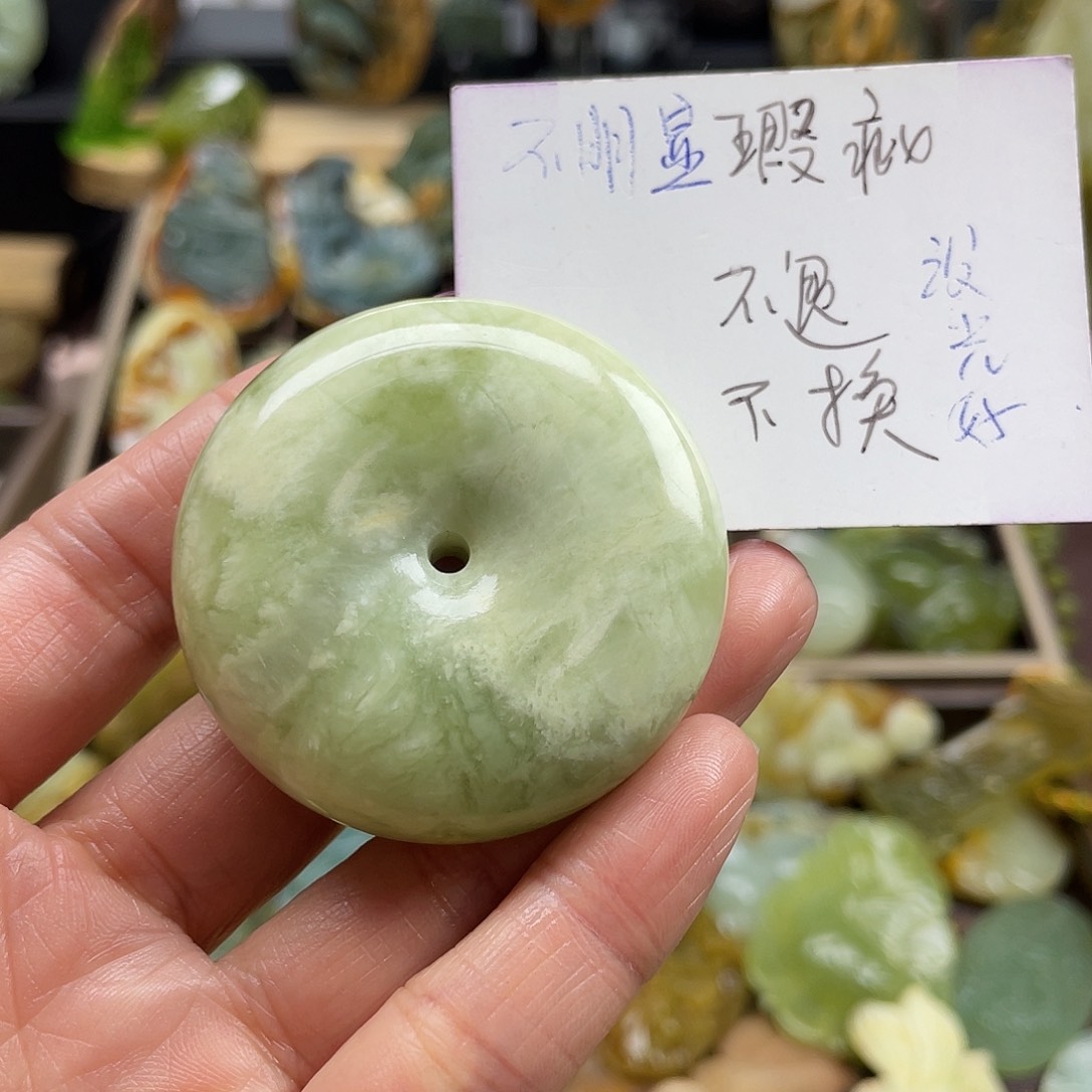 蛇纹石玉颈饰未镶嵌岫玉青提平安扣