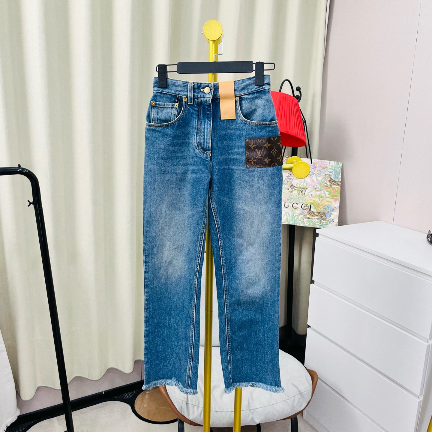 99新 LouisVuitton/路易威登 玄色 蓝色腰前皮标logo牛仔裤 34码
